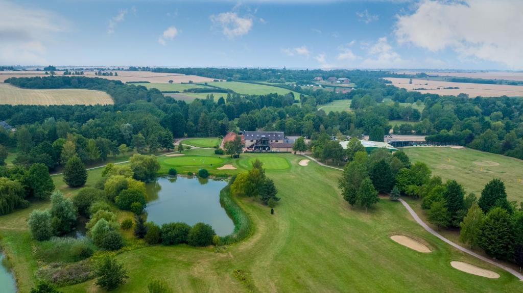 Huntingdon Hotel | Lakeside Lodge Golf and Country Club