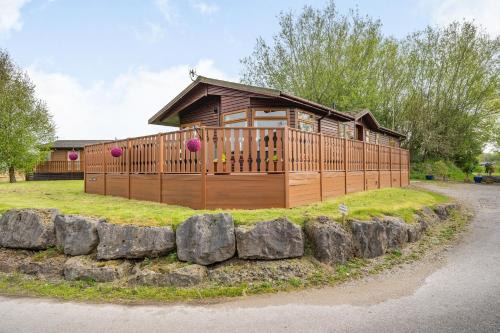 Tewitfield House | Lakeview Lodge