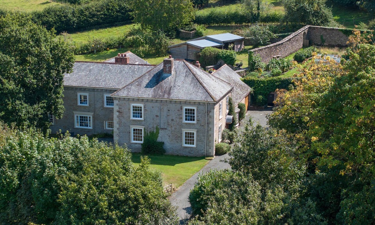 Burgh Island House | Langston House - a house that sleeps 14 guests in 7 bedrooms