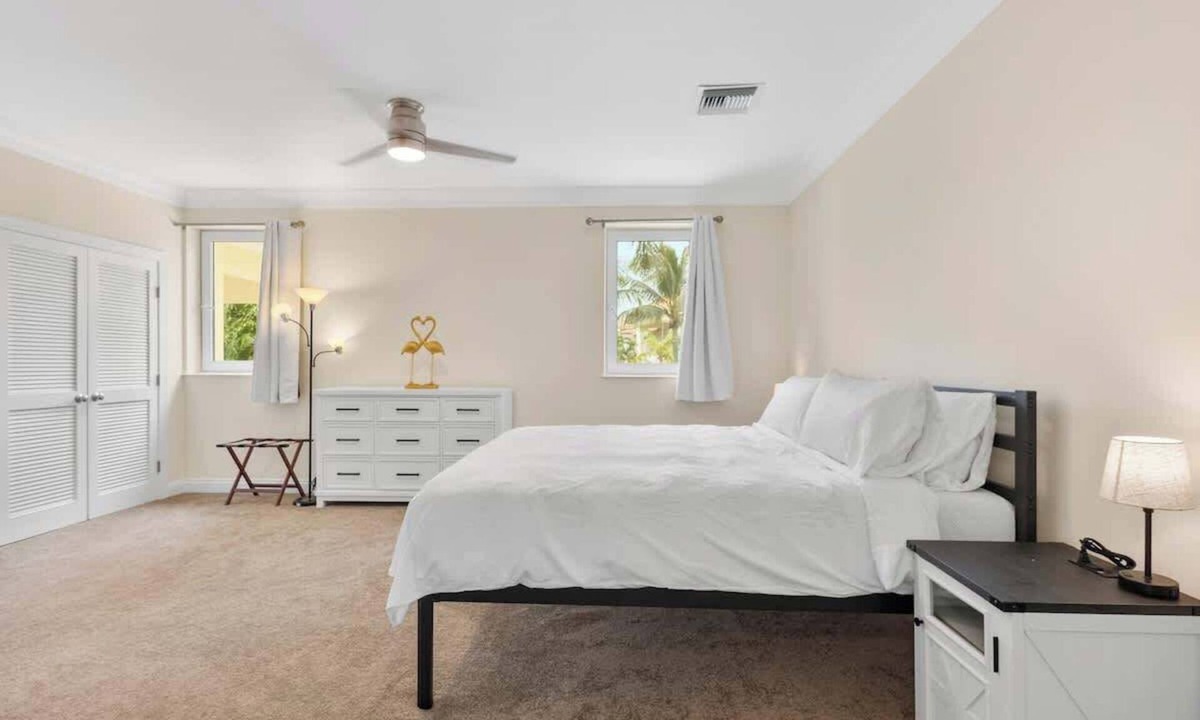 Paradise Island Condo | Large 4BDR/Family/Pool/Location/Atlantis Unit 3