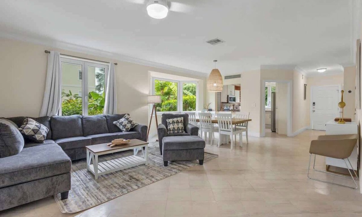 Paradise Island Condo | Large 4BDR/Family/Pool/Location/Atlantis Unit 1