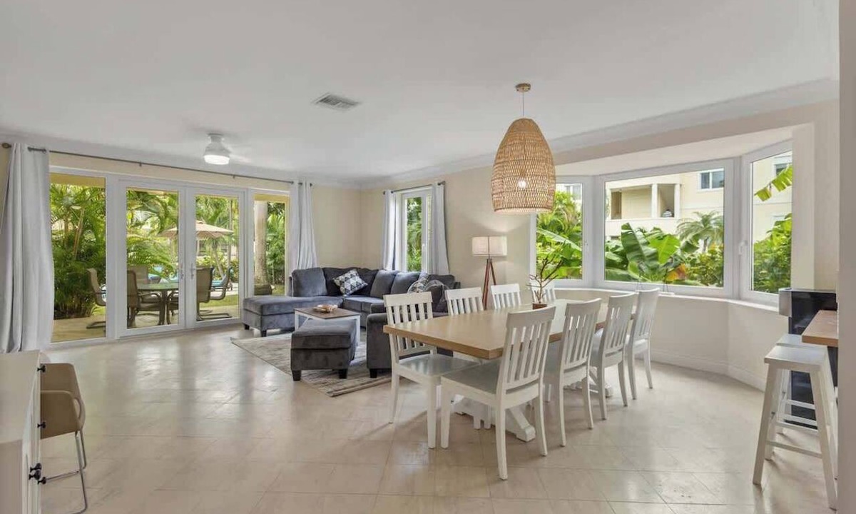 Paradise Island Condo | Large 4BDR/Family/Pool/Location/Atlantis Unit 2