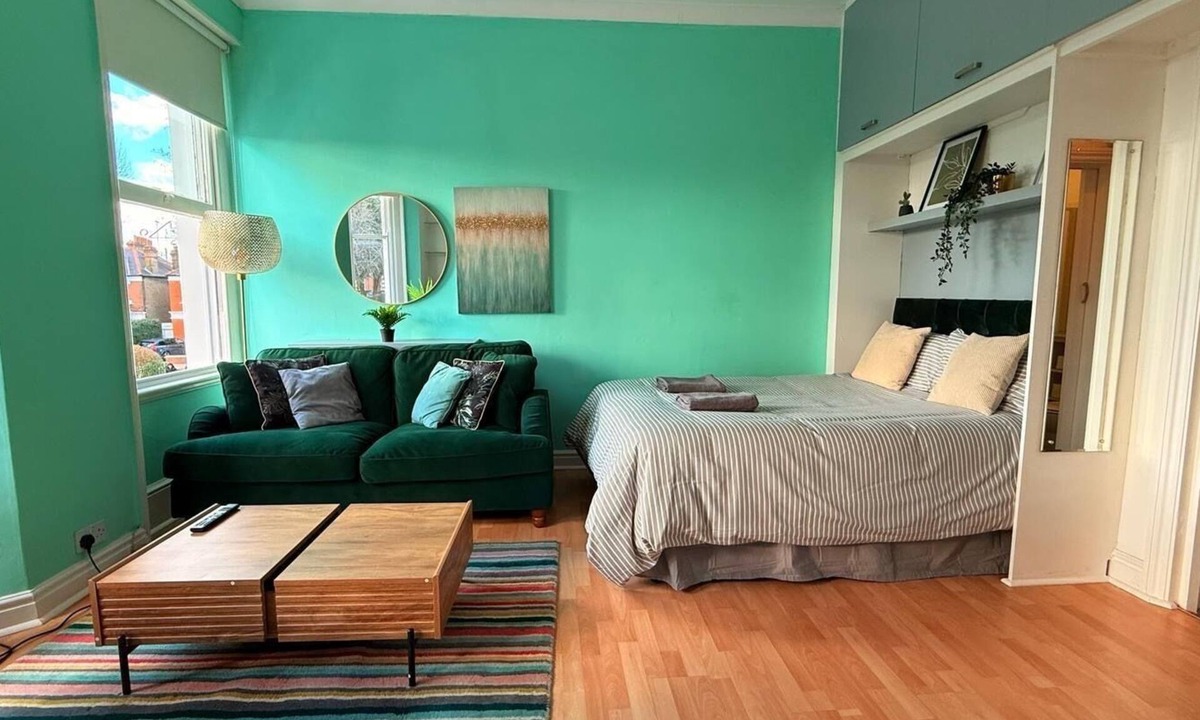 Chiswick Apartment | Large flat close to tube zone 2