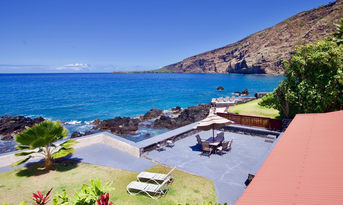 Lawai Sea Lodge Ocean Hosted Kayaks | Honaunau-Napoopoo