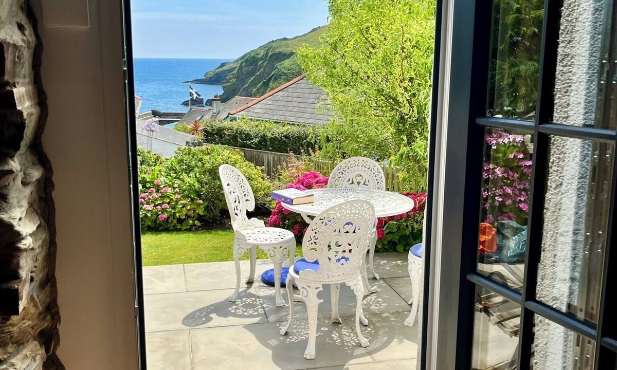 Gorran Haven House | Little Gwyn. 3 min walk to Beach! Gorgeous views out to sea.