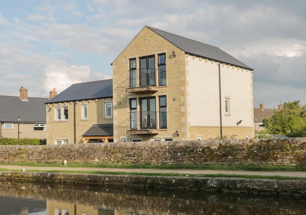 Gargrave House | Lock View