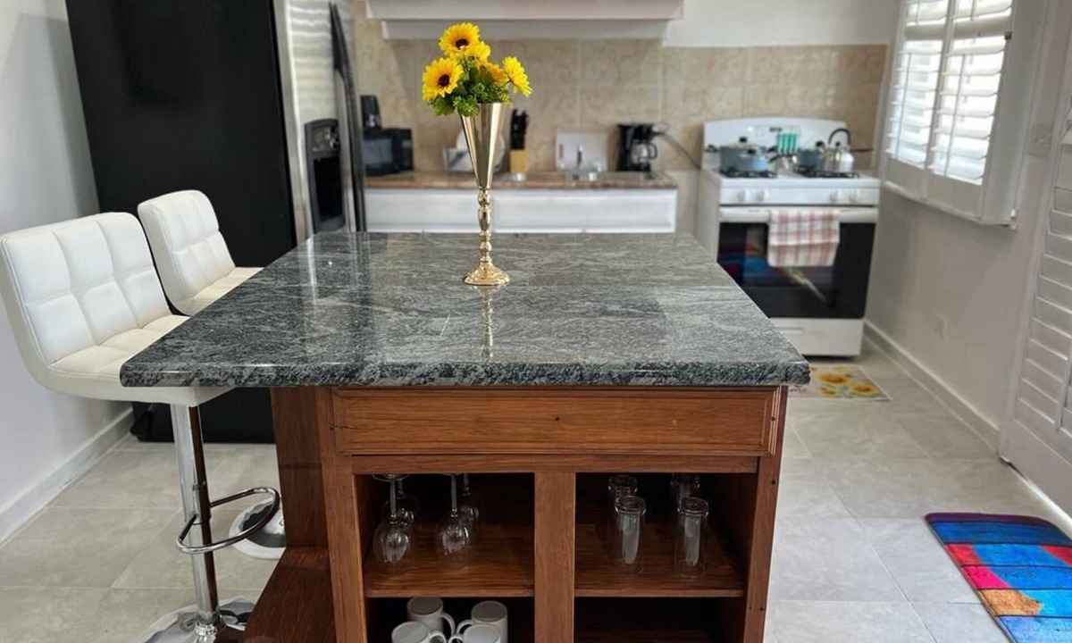 Galliot Cay Apartment | Long Island Comfort