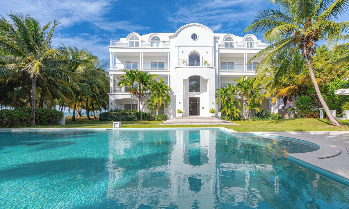 Westwind Condo | Love Beach Luxury 3BR Condo - Step to Beach & Pool