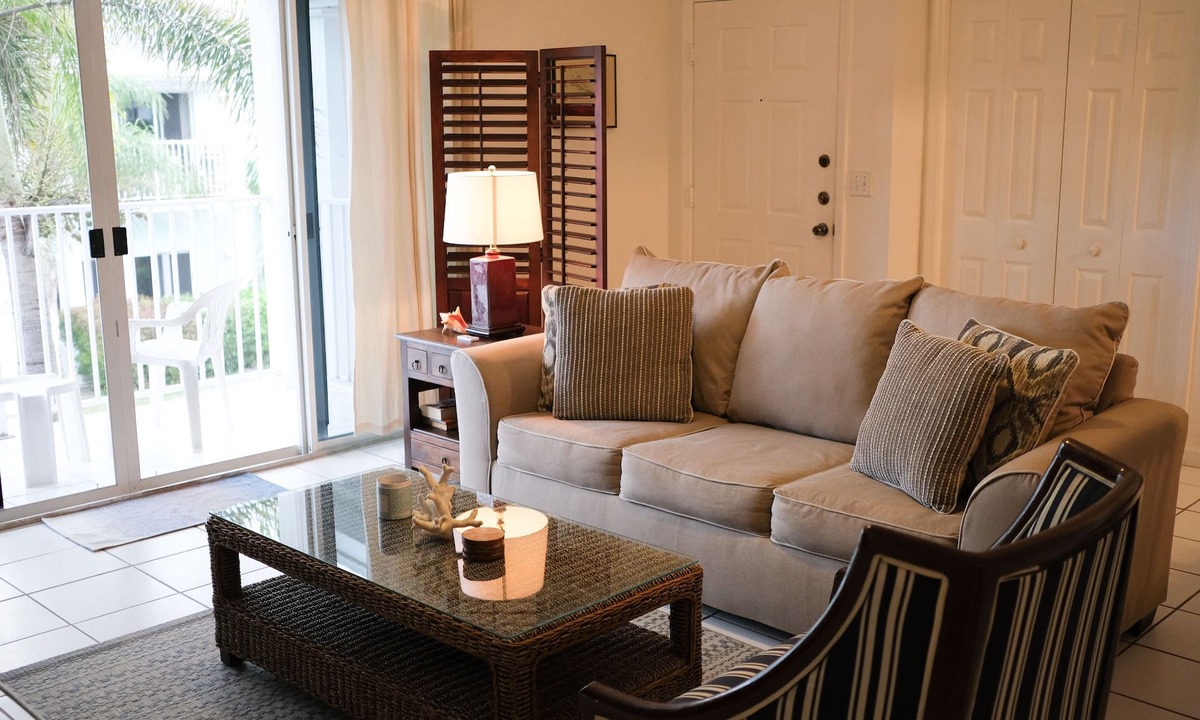 Westwind Apartment | Lovely 1 bedroom Loft located on Beach Property