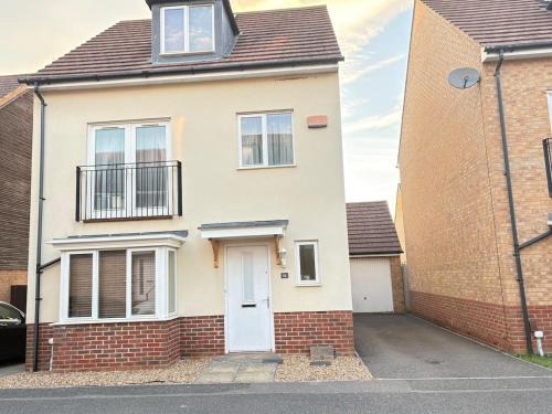 Newport Pagnell House | Lovely 3 Bed House