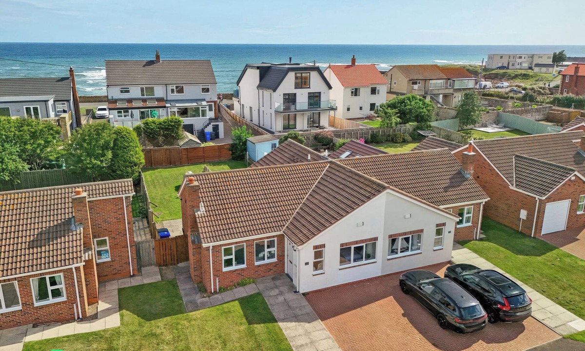 Beadnell Cottage | Lovely modern bungalow only minutes from the sand dunes at Beadnell Bay.