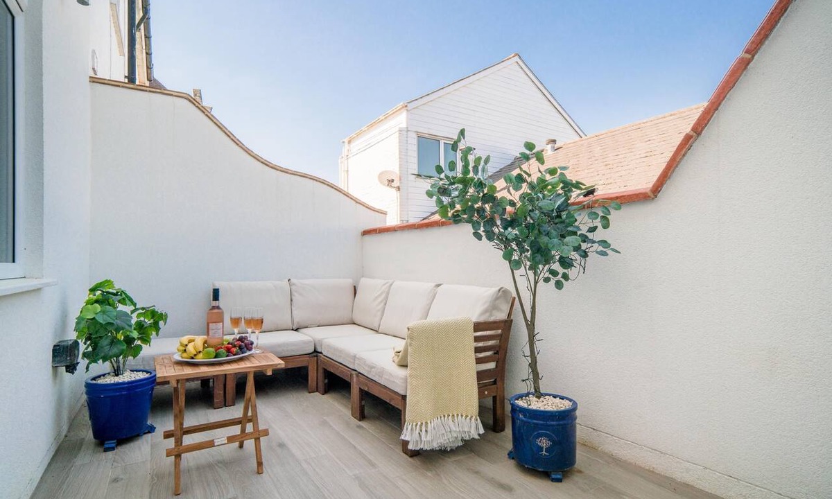 Nettlestone Apartment | Lower Bouys in the seaside village of Seaview on the Isle of Wight