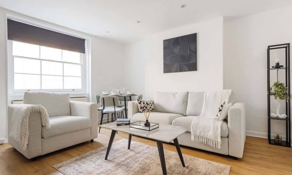 Marylebone Apartment | Lux Baker St Flat – Outdoor Space & Central London