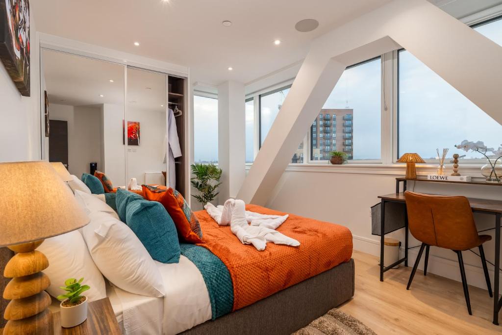 Wembley Park Apartment | Luxe Apartment with Views, Gym, Game room & Cinema