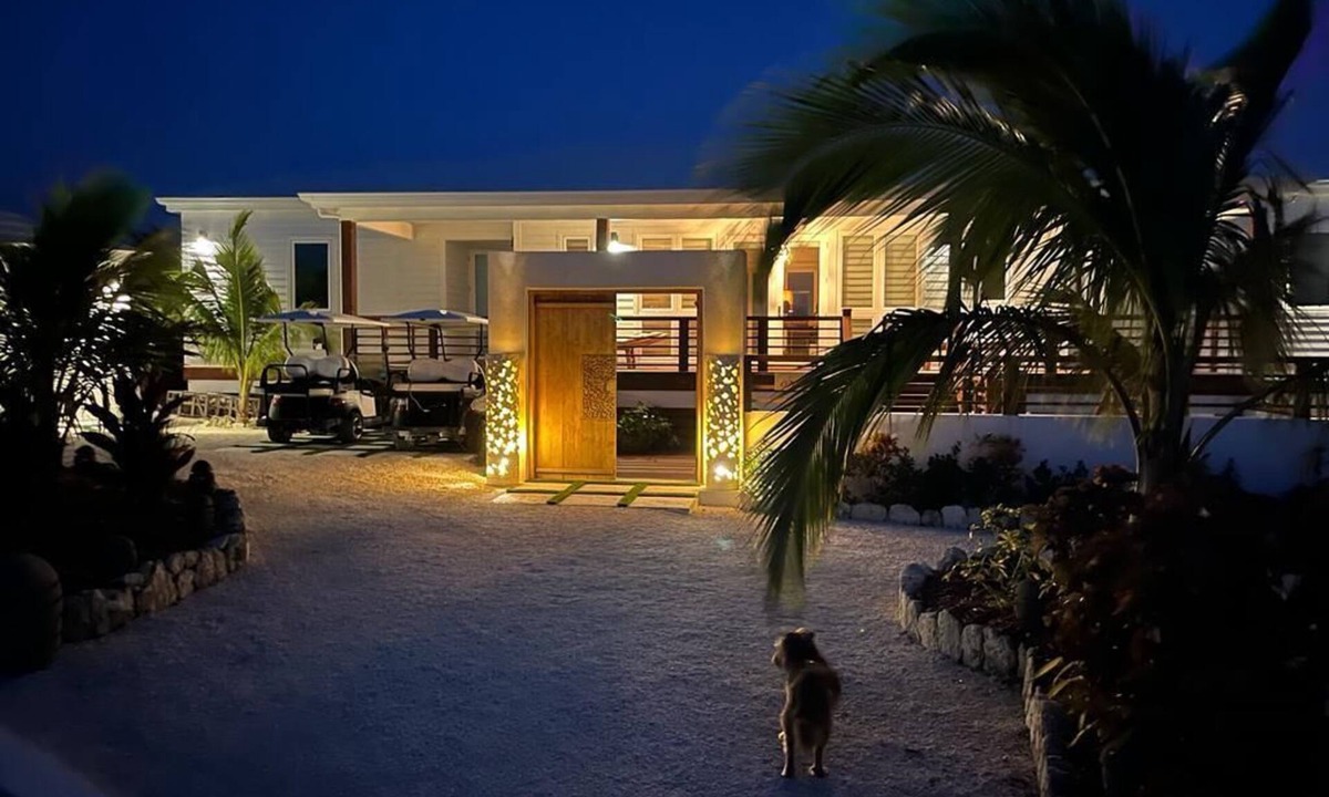 Great Guana Cay Apartment | Luxurious 1 Bedroom Apartment overlooking Sea of Abaco, and Boat Dock