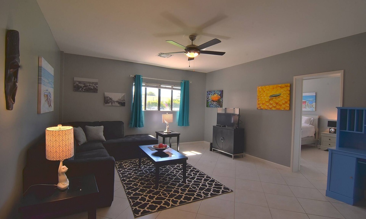 Nassau Condo | Luxurious 1 bedroom condo w/pool on site
