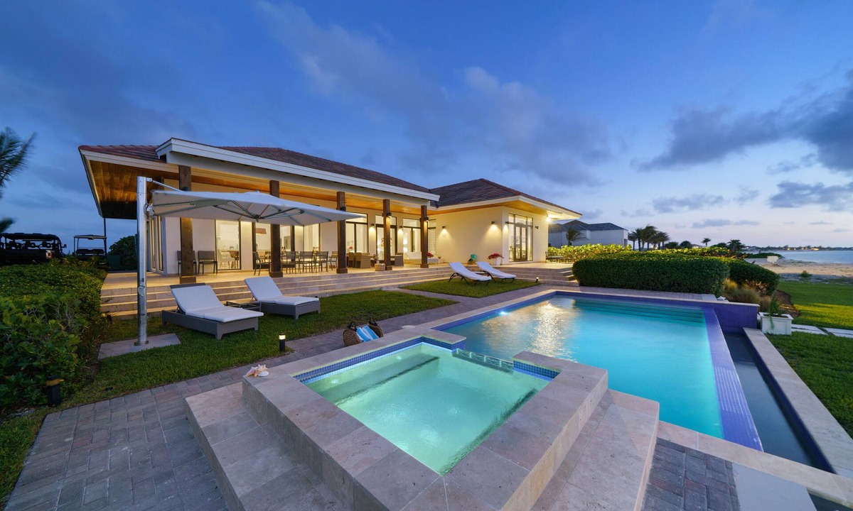 Alice Town House | Luxurious Beachfront Home- featured on HGTV House Hunters with private pool