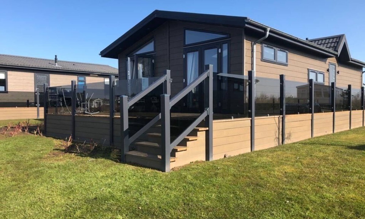 Berwick-upon-Tweed Cabin | Luxurious Oakwood Lodge with Lake View and Glorious Balcony Sunsets