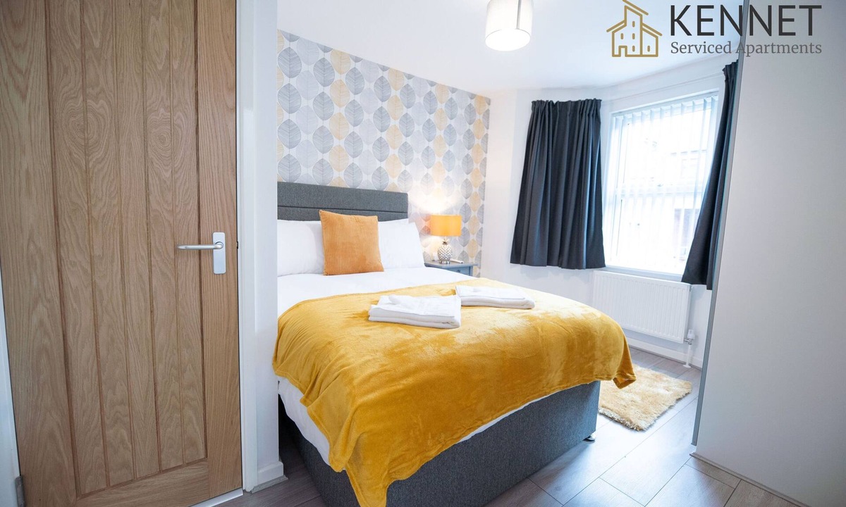 Reading House | Luxury 4 Bed, 4 Ensuite Home