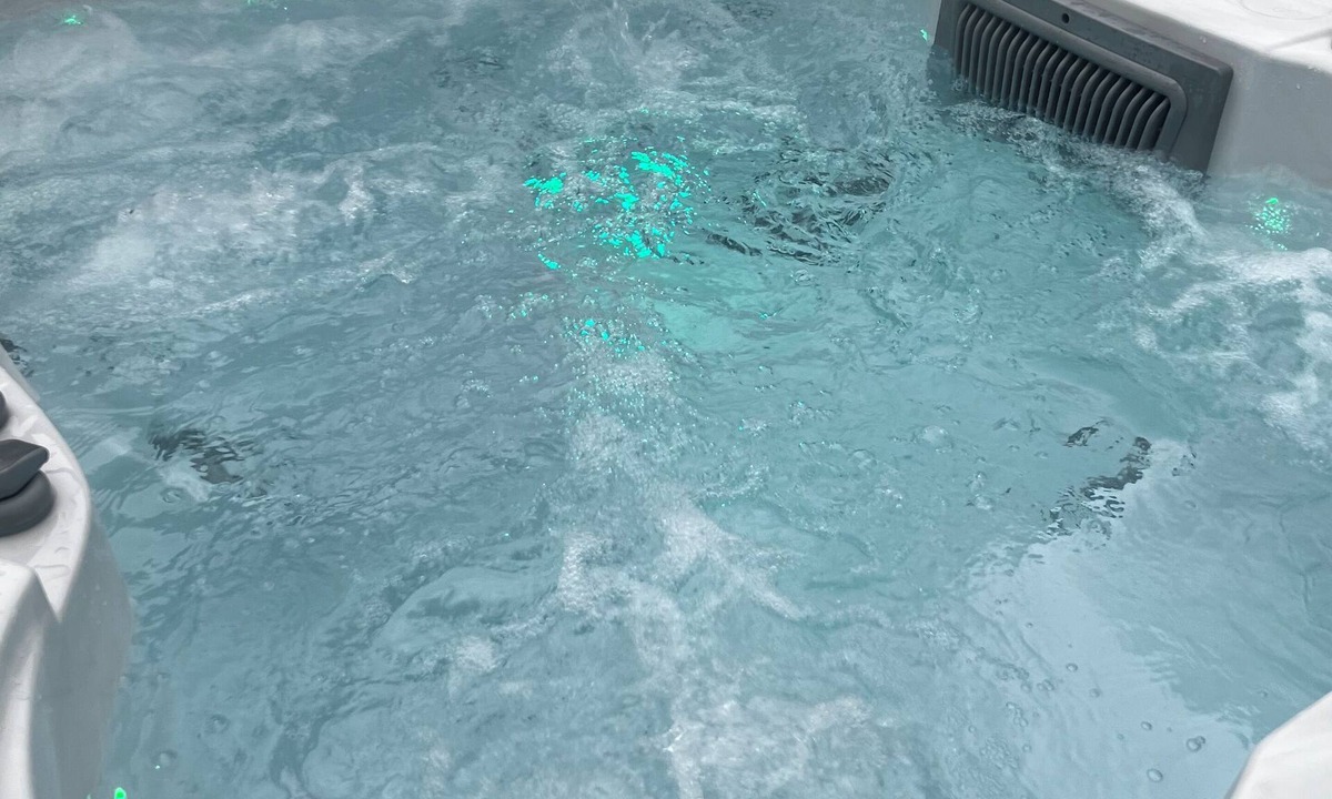 Crewe House | Luxury 4 Couples Hot Tub, New Wood-Burner, Spa Bathroom, Private Electric Gates