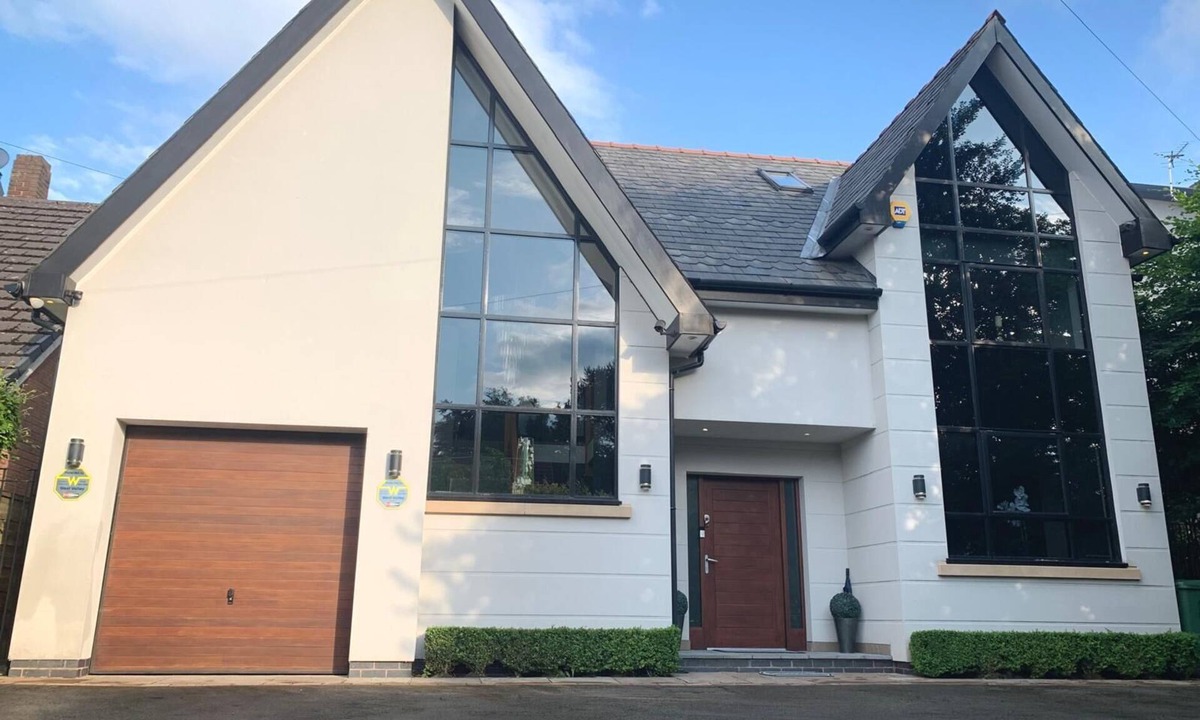 Trafford House | Luxury 5-Bedroom with Cinema Room & Pool Table – Perfect for Families & Groups