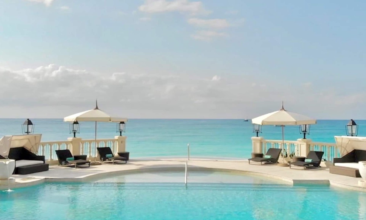 Old Fort Bay Villa | Luxury 7BR Fully-Staffed Oceanfront Property in Nassau - Perfect Getaway!