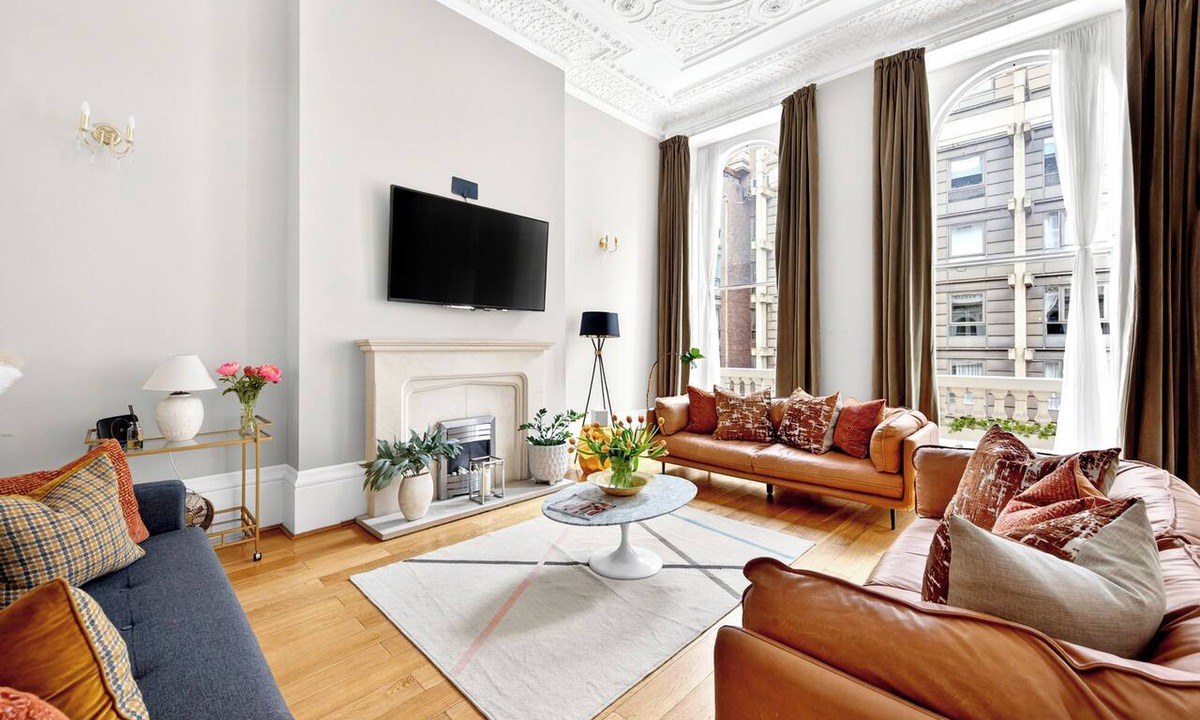 Bayswater Apartment | Luxury Apartment with Balcony, King Beds & A/C near Hyde Park