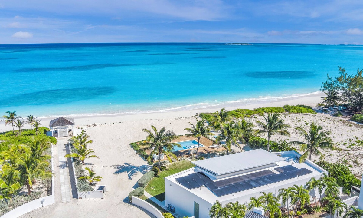 Jimmy Hill Villa | Luxury Beach Villa✨Steps to the Beach✨Private Pool ✨Short ride from airport