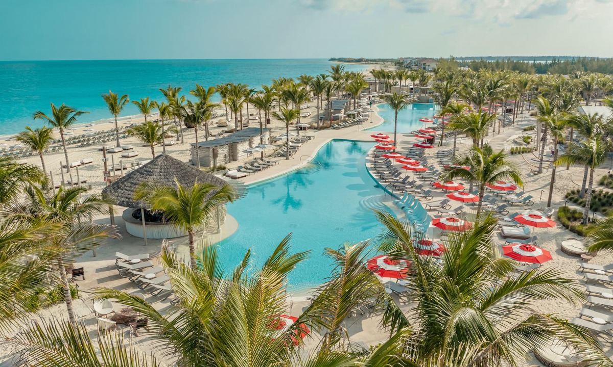 Alice Town House | Luxury Beachfront Retreat with Modern Amenities and Breathtaking Views in Bimini