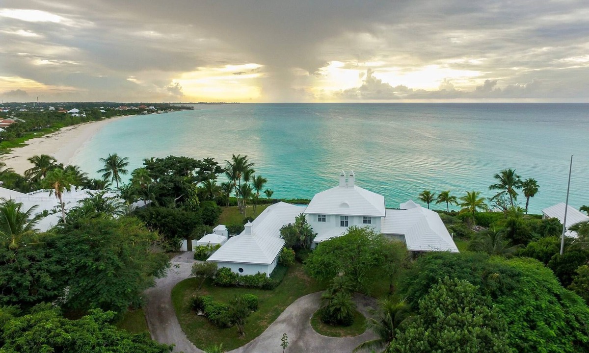 Old Fort Bay Villa | Luxury ,FULLY STAFFED, OCEAN FRONT Villa w/Pool in OLD FORT BAY, Nassau