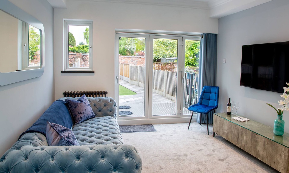 Lymm Apartment | Luxury Hidden Gem in the Centre of Lymm Village