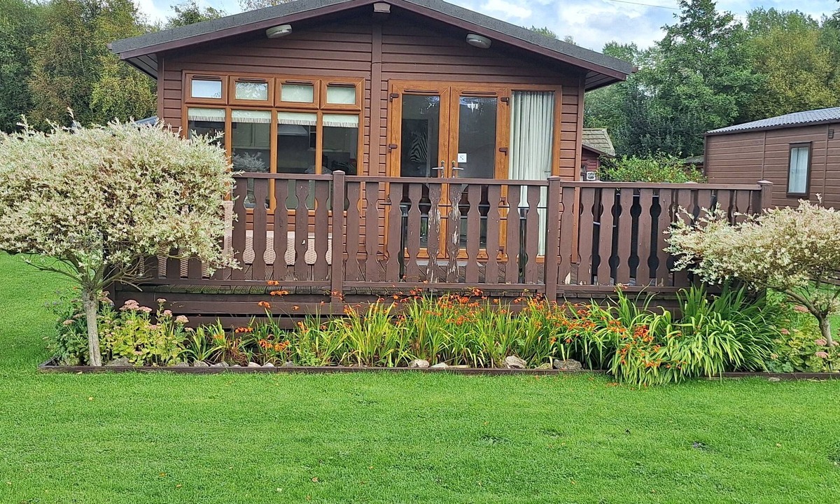 Warton Cabin | Luxury Lodge in beautiful surroundings set within Southlakeland Leisure Village