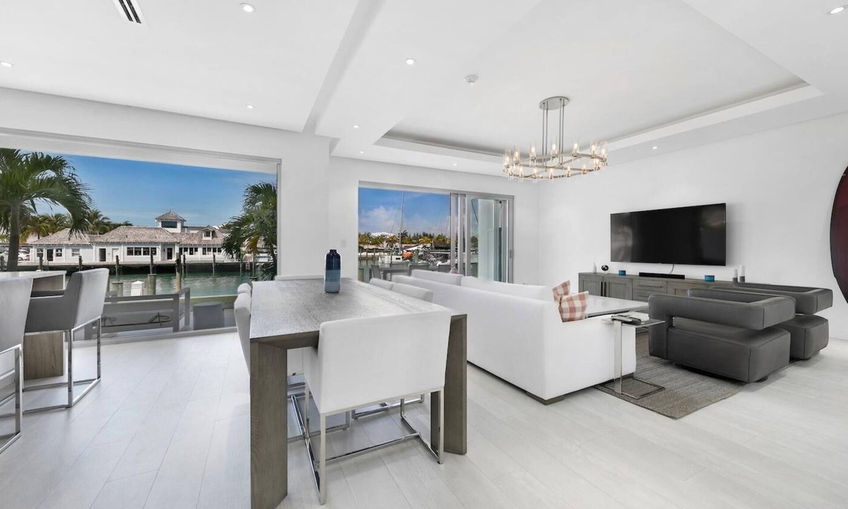 Nassau Villa | Luxury Marina & Beach Villa @ Palm Cay