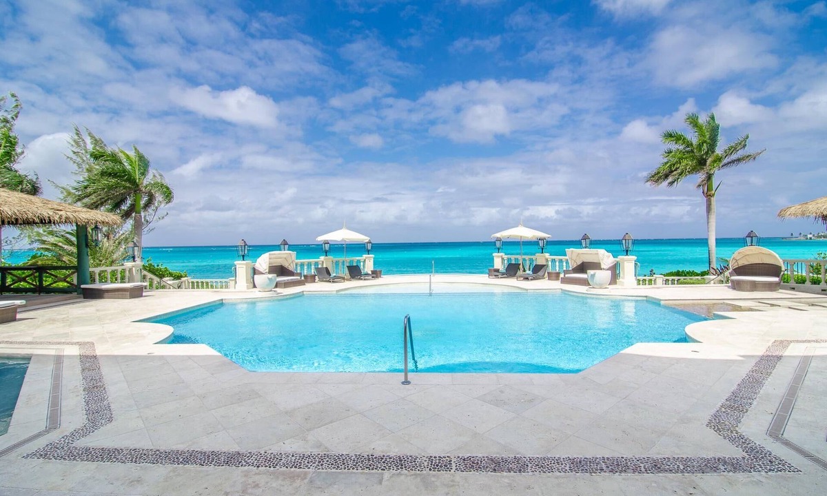 Old Fort Bay Villa | Luxury Oceanfront 9BR Villa w/Private Pool and Staff in Nassau
