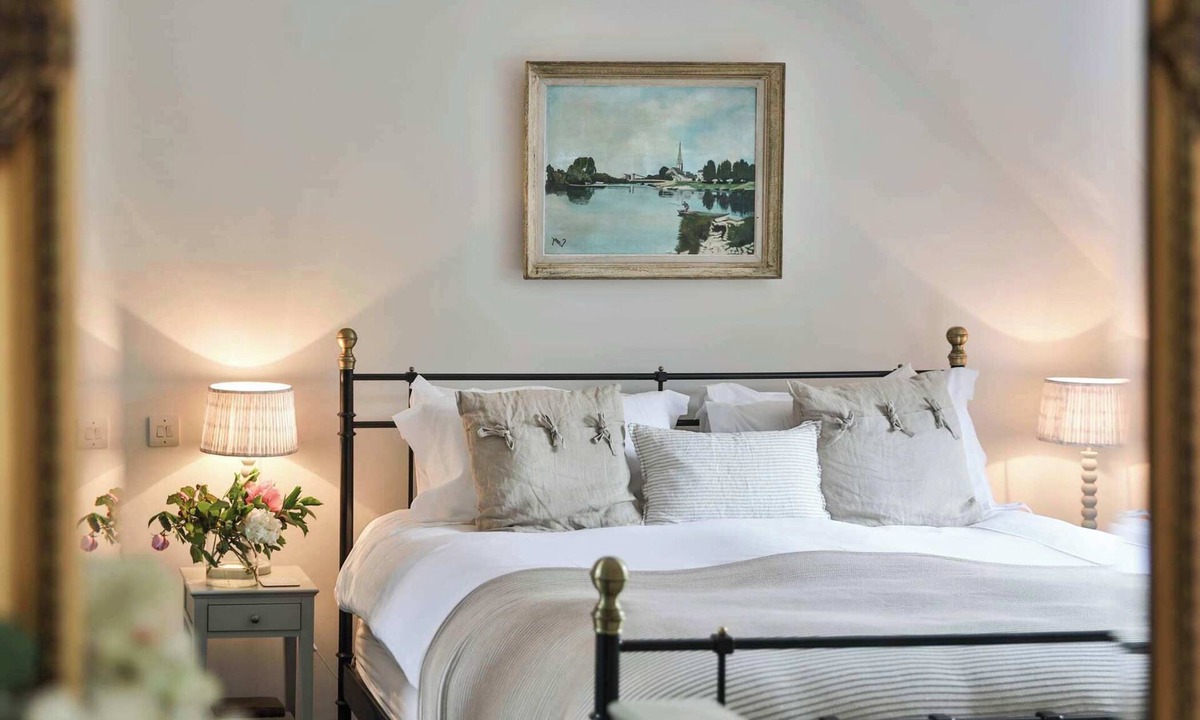 Cheltenham House | Luxury Romantic Coach House for 2 in the Cotswolds | EV