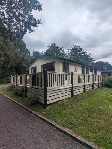 Milford on Sea Resort | LUXURY STUNNING SENSATION LODGE ON 5 STAR SHOREFIELD COUNTRY PARK New Forest ENTERTAINMENT AND LEISURE PASSES INCLUDED