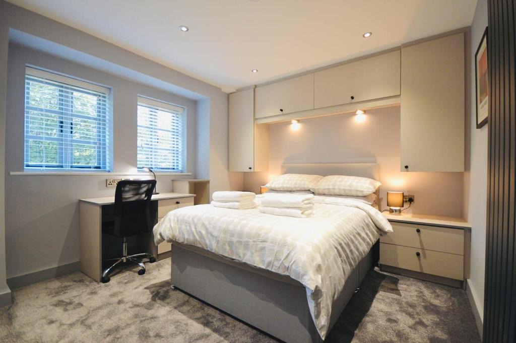 Stoke-on-Trent Apartment | Luxury Two Bed Suite - Walk to Trentham Gardens!