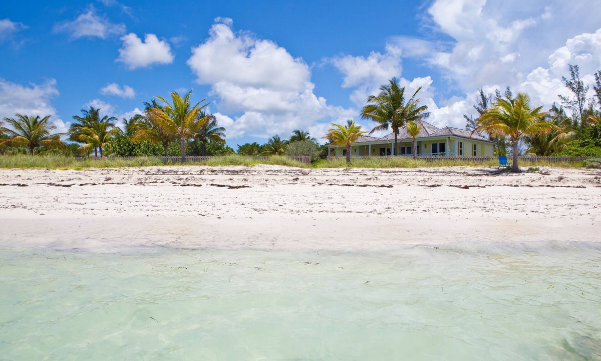 Freeport House | Luxury Villa Right on the Beach!