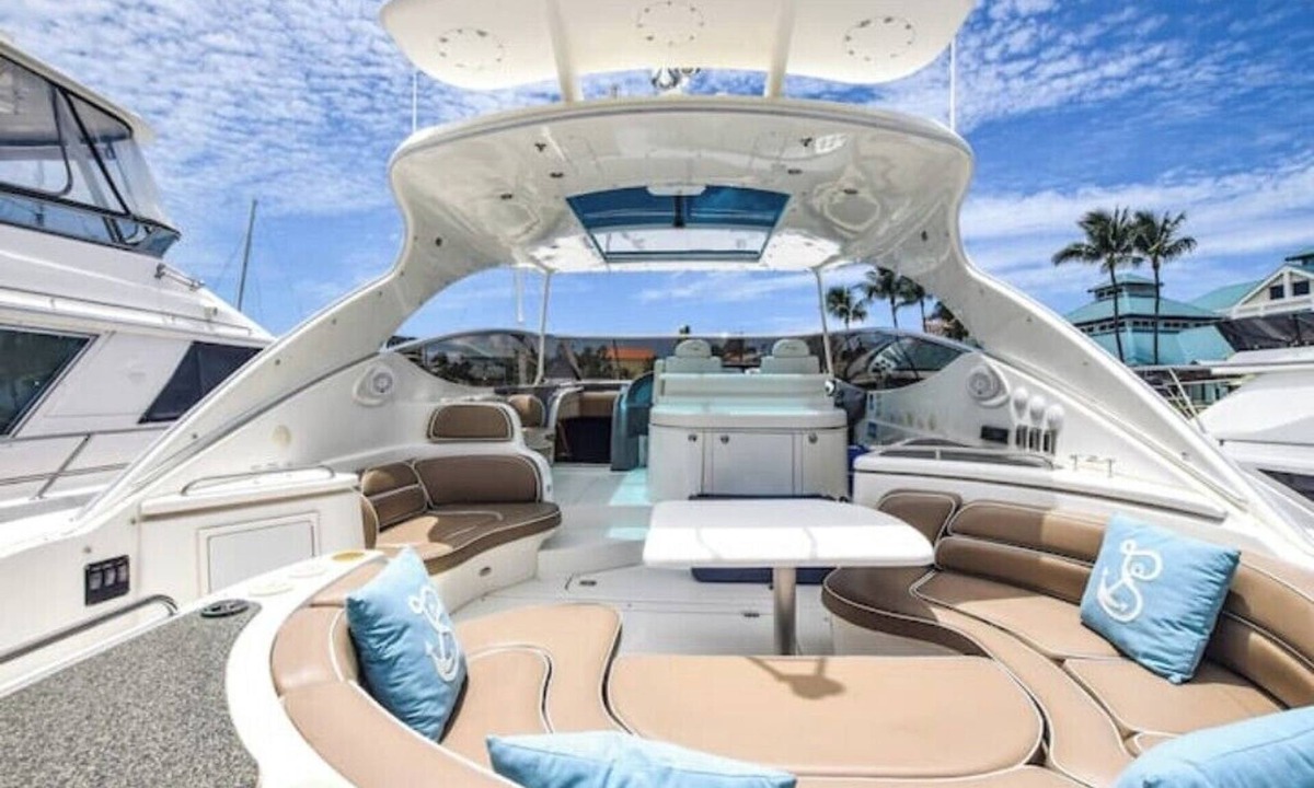 Paradise Island Boat Rental | Luxury Yacht Steps from Atlantis & Restaurants!