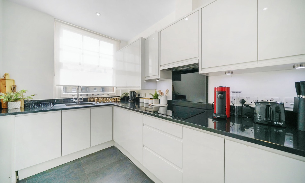 Brompton & Hans Town Apartment | Magnificent Flat across Harrods