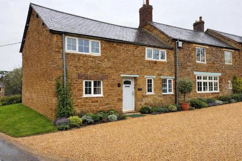 Thorpe House | Manor View - Luxury Cottage Near Silverstone & Bicester