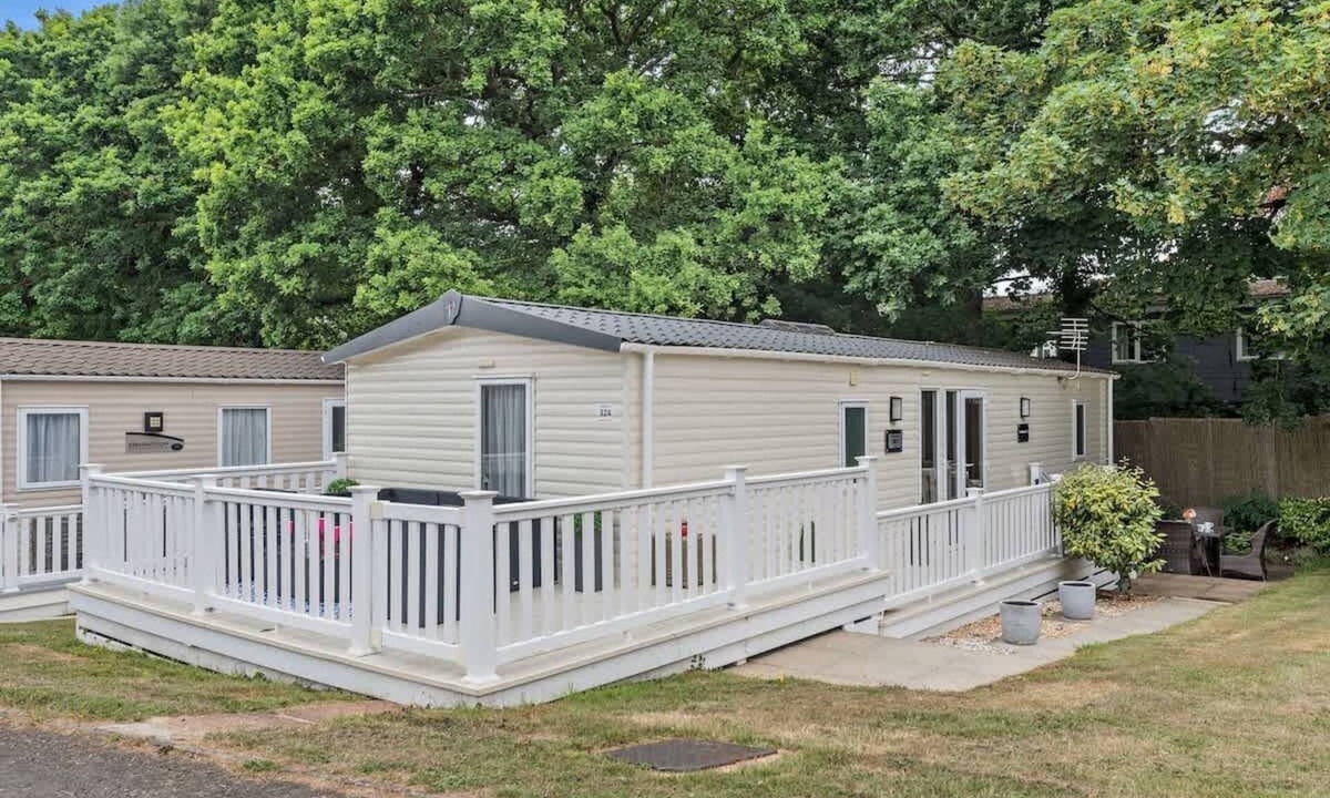 Milford on Sea House | Maple Brook Gorgeous Holiday Lodge Near New Forest
