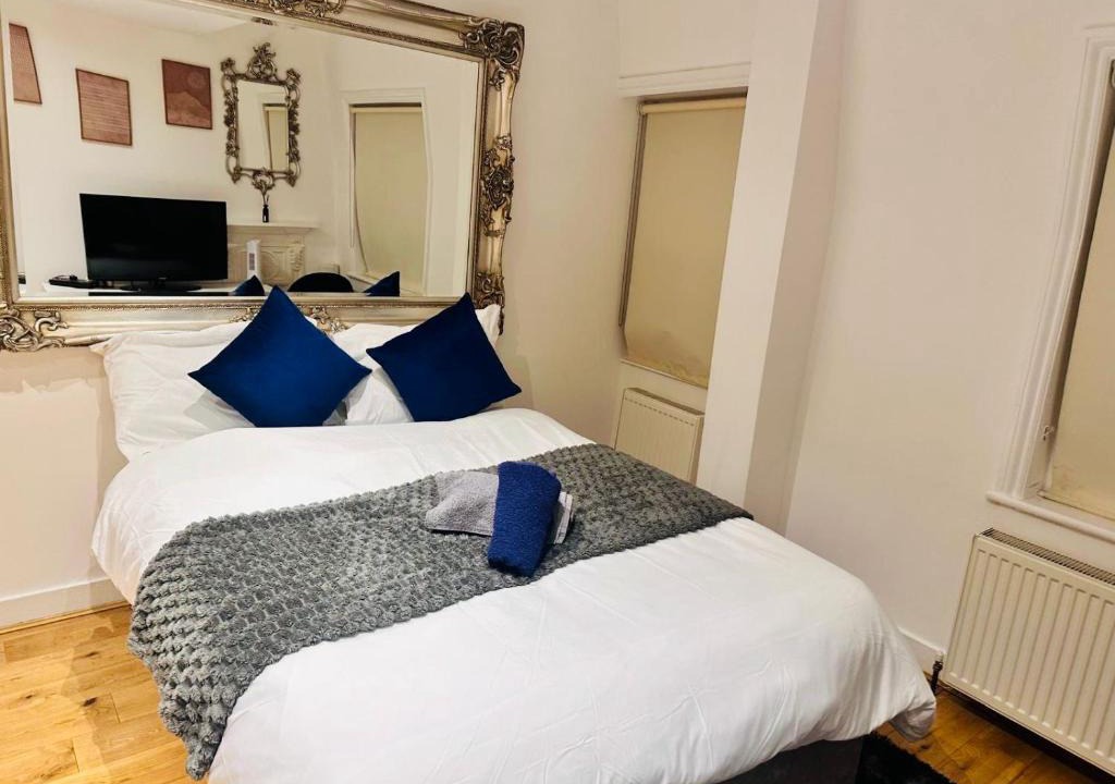 City of Westminster Apartment | Mayfair Luxury 2-Bedroom Apartment Bond Street