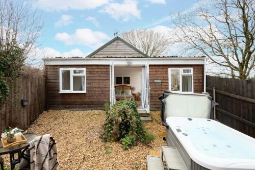 Blandford Saint Mary House | Meadow Cottage - Secluded Woodland Cottage with Private Hot Tub