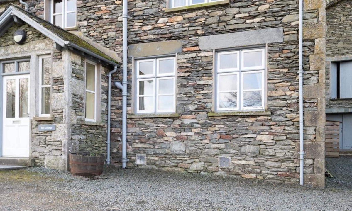 Ambleside House | Mill Cottage: Pet-Friendly Retreat