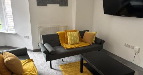 Northampton Apartment | Modern 1-Bed Apartment I Ground Floor I Central Location I Free Parking I Long Stays Welcome