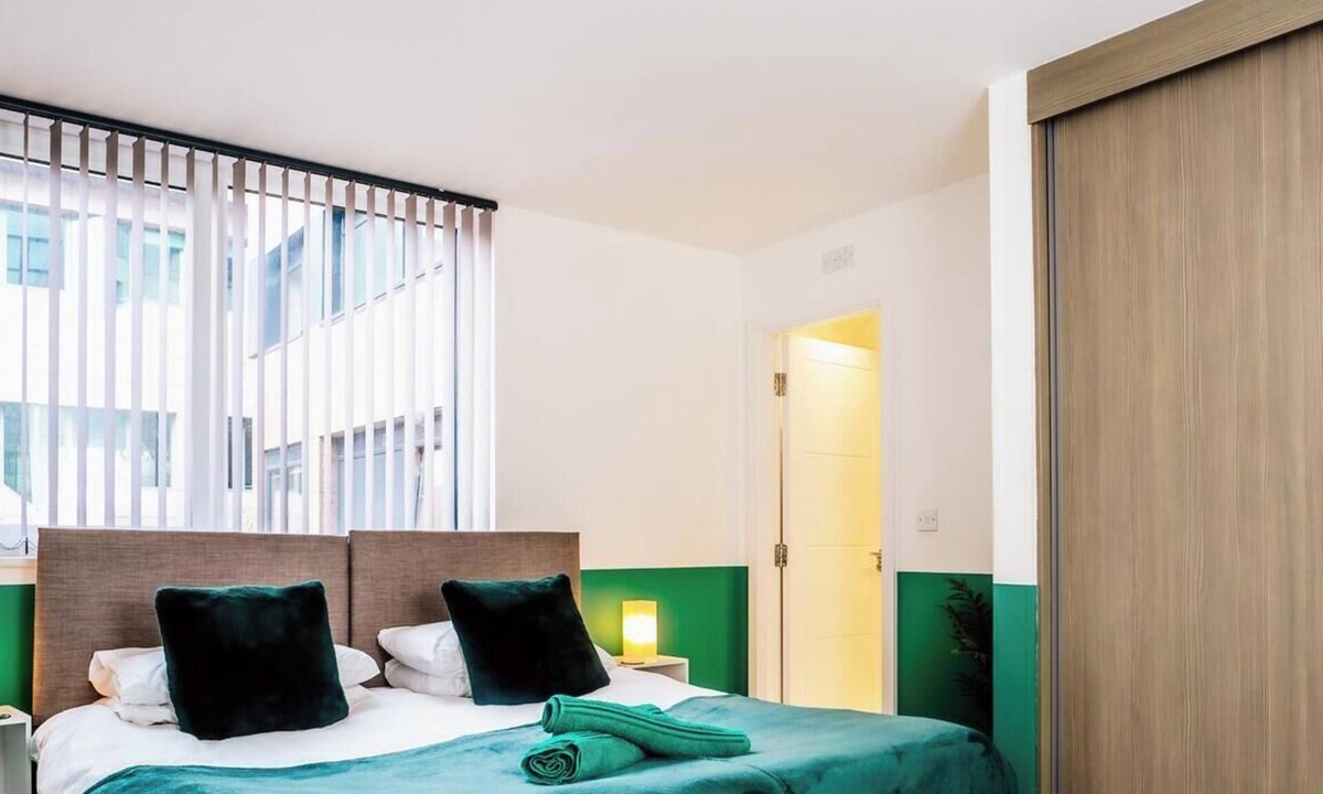 Central Milton Keynes Apartment | Modern 2-Bed Apartment: Your City Center Getaway