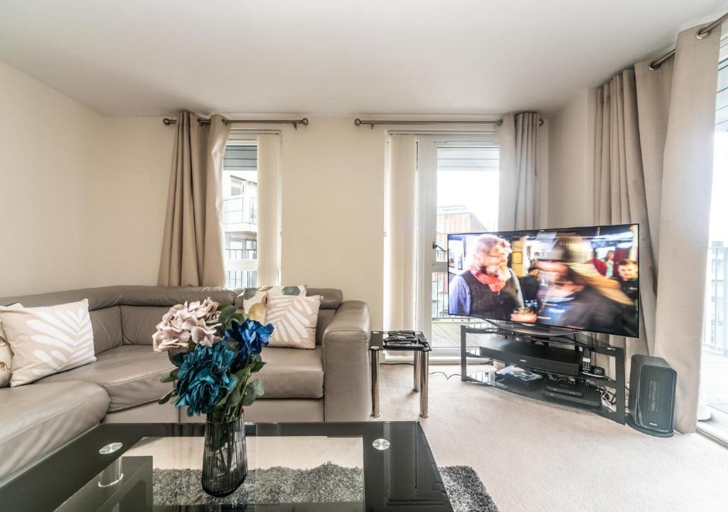 Whittington Apartment | Modern 2Bedroom & 2Bathroom Apartment in Colindale - North London - Pass the Keys