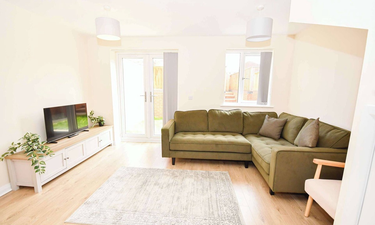 Kirkdale House | Modern 3 Bedroom House in Kirkdale Liverpool