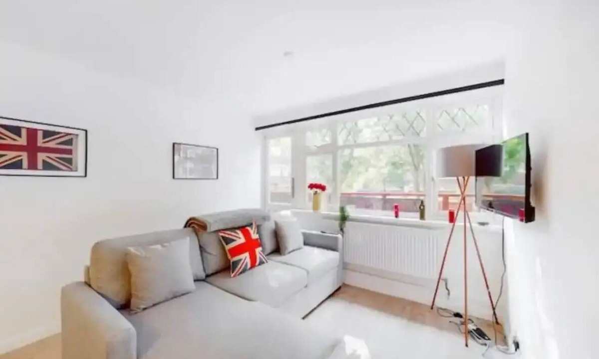 King's Cross Apartment | Modern 4BR Kings Cross | Patio + Balcony